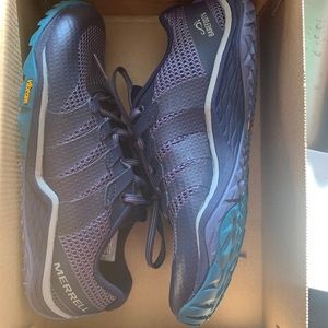 NWOT ladies Merrell Trail Glove 5 shoe